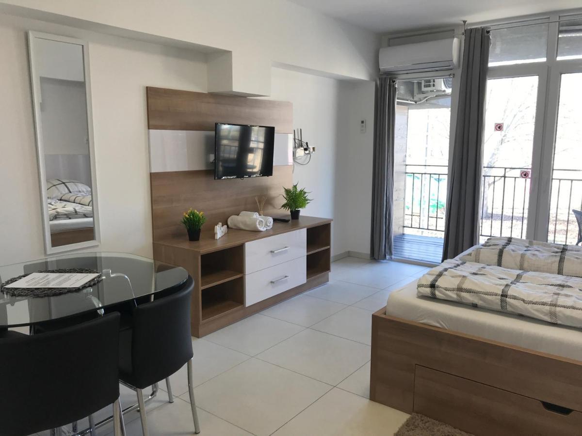 Tisza Gyongye Apartmanhaz Lägenhet Szeged Exteriör bild