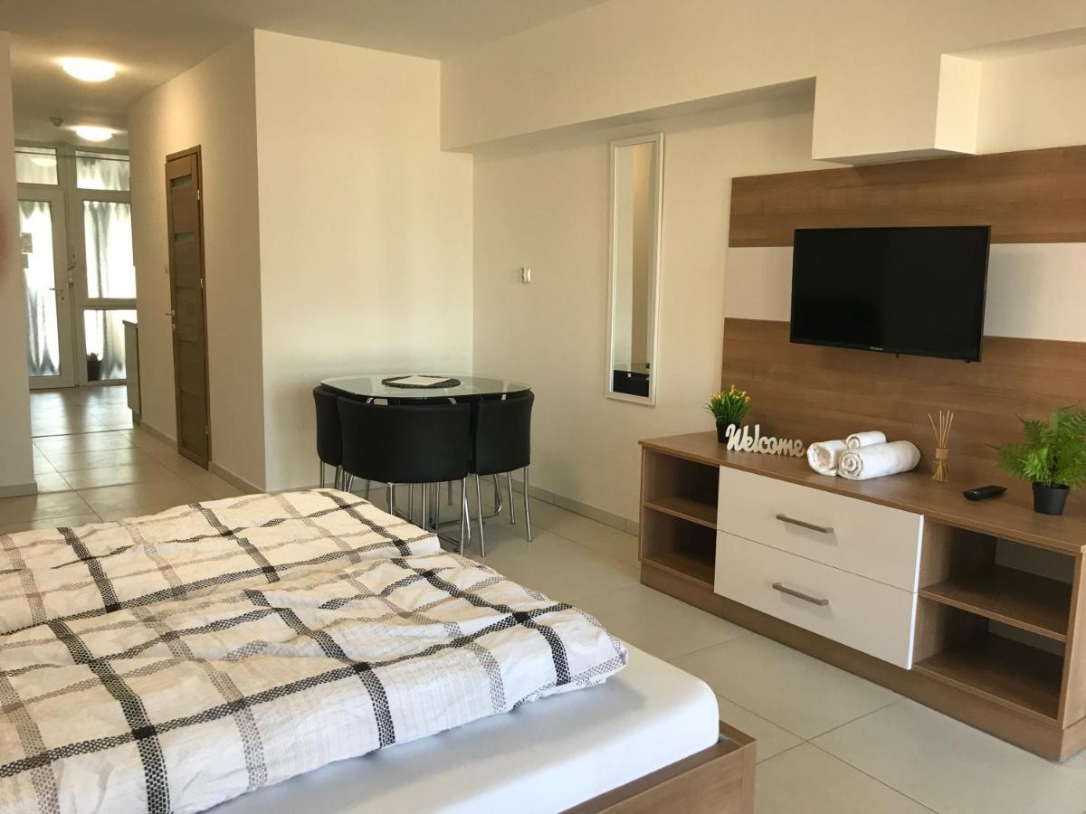 Tisza Gyongye Apartmanhaz Lägenhet Szeged Exteriör bild