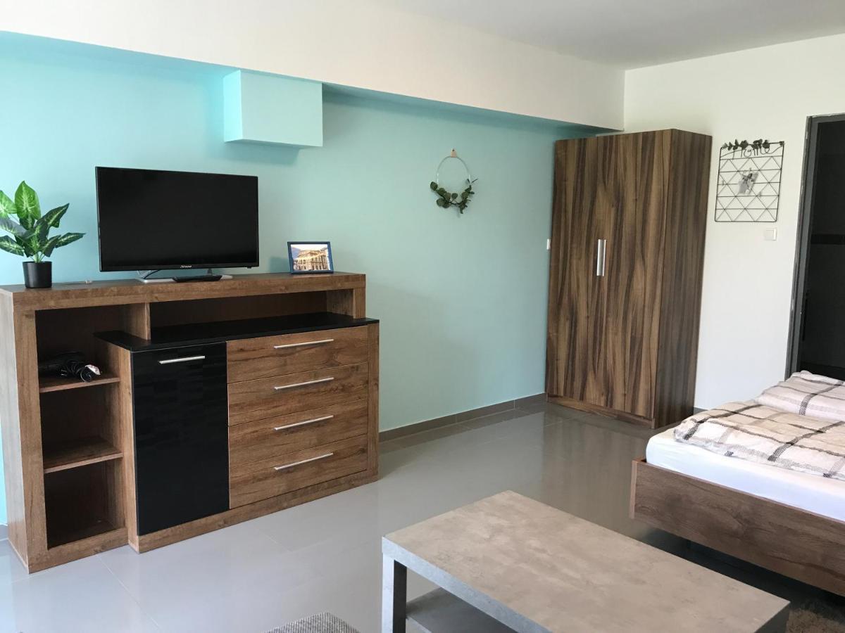Tisza Gyongye Apartmanhaz Lägenhet Szeged Exteriör bild