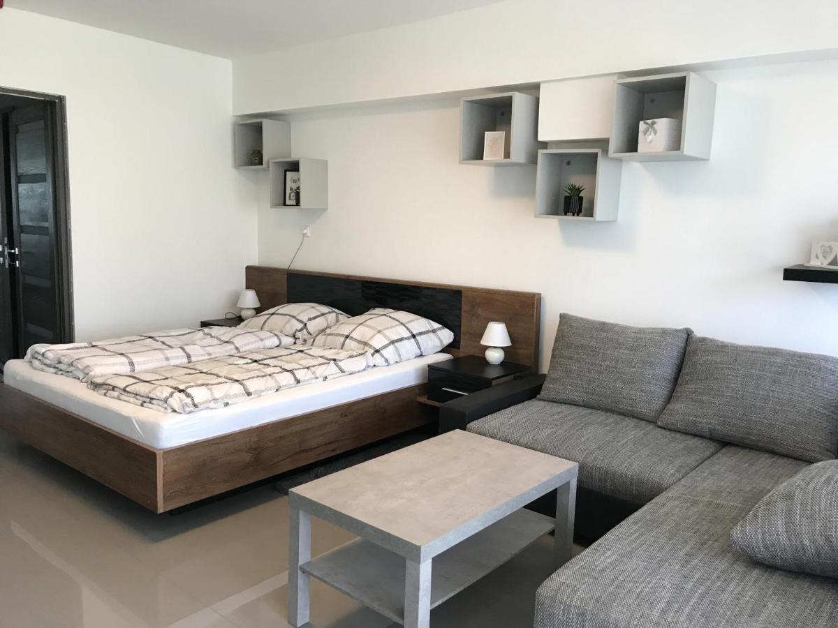 Tisza Gyongye Apartmanhaz Lägenhet Szeged Exteriör bild