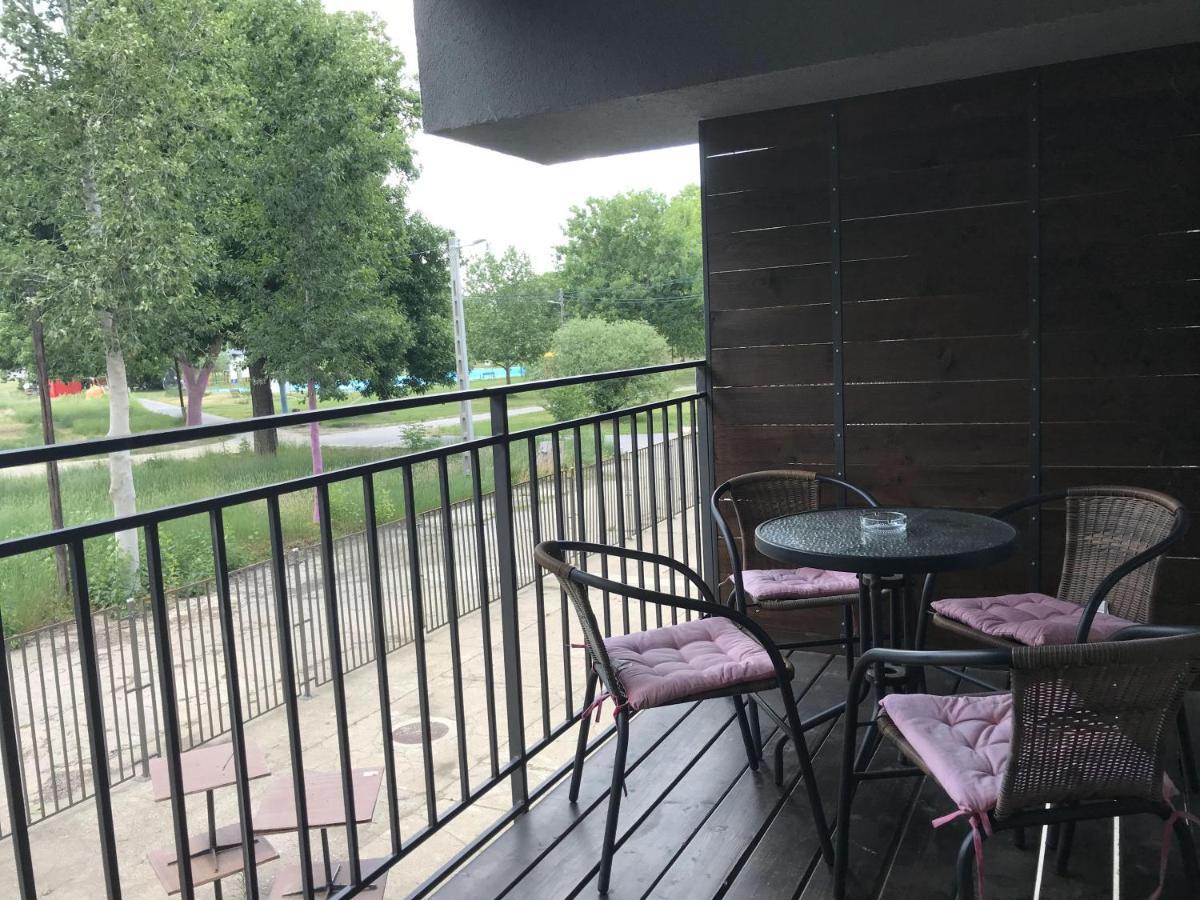 Tisza Gyongye Apartmanhaz Lägenhet Szeged Exteriör bild