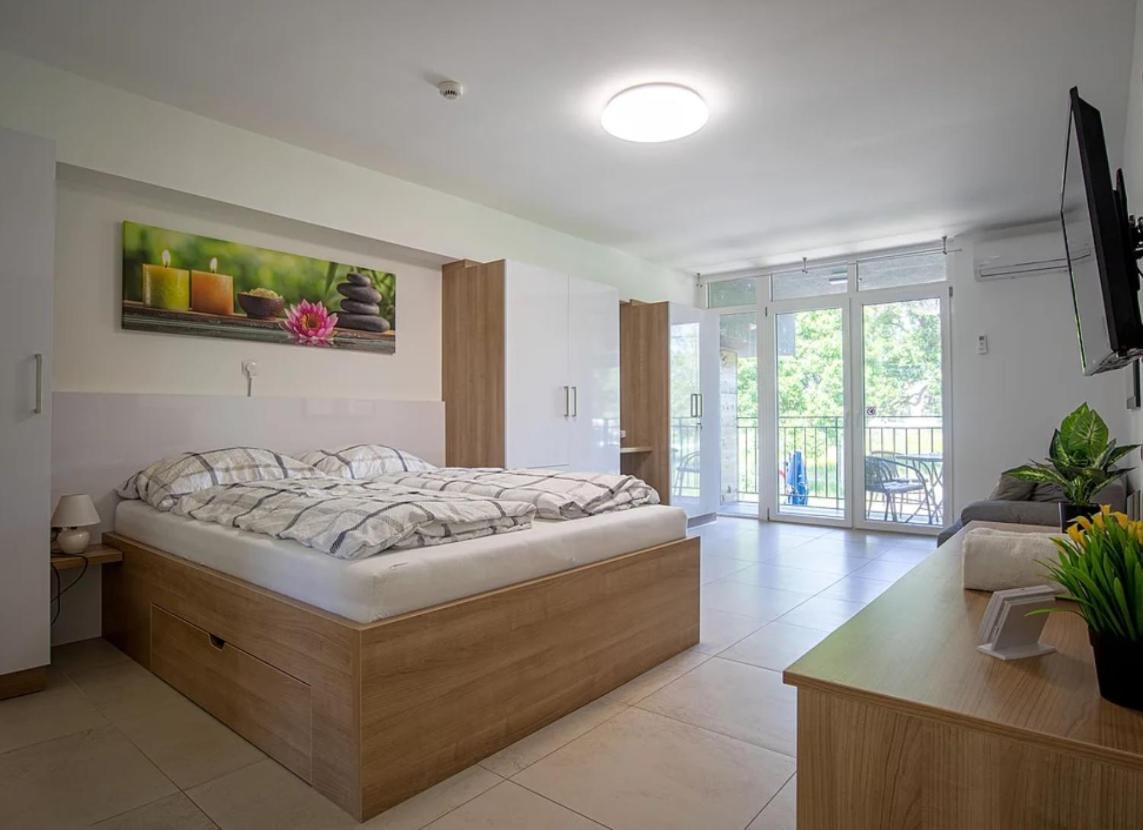 Tisza Gyongye Apartmanhaz Lägenhet Szeged Exteriör bild