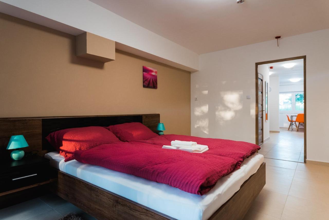 Tisza Gyongye Apartmanhaz Lägenhet Szeged Exteriör bild